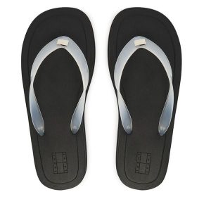 Japonki Tommy Jeans. Białe klapki Tommy Jeans, bez wzorów, z jeansu, bez obcasa. Za 329,99 zł.