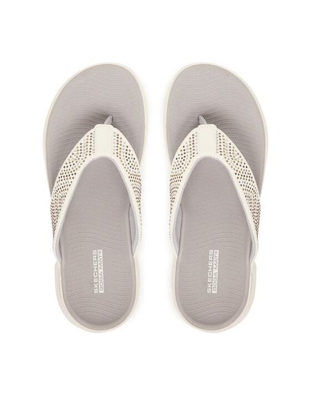Skechers Japonki 140184/WHT Biały. Białe klapki Skechers, bez wzorów, z materiału, bez obcasa. Za 145,99 zł.