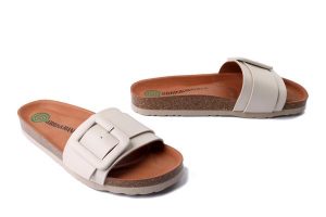 DR. BRINKMANN 700758-08 beige, klapki damskie. Brązowe klapki Dr. Brinkmann, bez wzorów, bez obcasa. Za 211,92 zł.