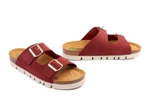 Dr. Brinkmann 700637-41 bordeaux, klapki damskie. Czerwone klapki Dr. Brinkmann, bez wzorów, ze skóry, bez obcasa. Za 263,90 zł.