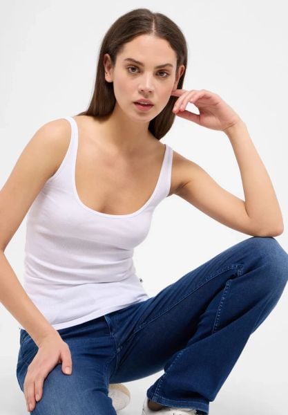 Damski Top Mustang Style Lynn General White 1013930 2045. Białe topy Mustang, m, bez wzorów, bez kołnierzyka, bez ramiączek. Za 59,99 zł.