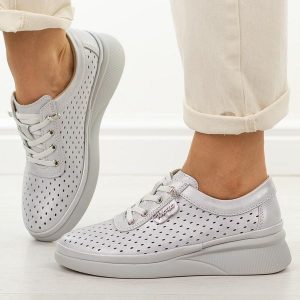 Szare ażurowe skórzane półbuty damskie Vinceza 79603. Szare półbuty VINCEZA, na jesień, w ażurowe wzory, z jeansu, bez obcasa, na płaskiej podeszwie, bez zapięcia. Za 219,00 zł.