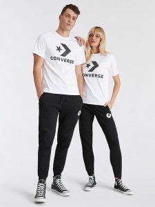 Converse Koszulka w kolorze białym rozmiar: XL. Białe bluzki Converse, xl, bez wzorów, bez kołnierzyka, bez ramiączek. Za 105,38 zł.