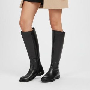 Kozaki damskie Armodo, wysoka cholewka ze skóry naturalnej na zamek na płaskim obcasie, czarne, 70150-S. Czarne kozaki Armodo, na zimę, bez wzorów, ze skóry, przed kolano, bez obcasa, na obcasie, bez zapięcia. Za 433,99 zł.