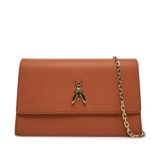 Torebka Patrizia Pepe. Brązowe torebki wieczorowe Patrizia Pepe, bez wzorów, bez dodatków. Za 699,99 zł.