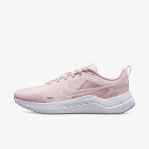 Buty do biegania damskie Nike Downshifter 12. Czerwone buty sportowe Nike, bez wzorów, bez zapięcia, do biegania, nike downshifter. Za 229,99 zł.