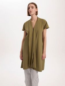 BGN Tunika w kolorze khaki rozmiar: 36. Brązowe tuniki BGN, na imprezę, bez wzorów, z bawełny, bez kołnierzyka, bez ramiączek. Za 79,03 zł.