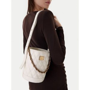 Torebka Marciano Guess. Białe torebki klasyczne Marciano Guess, z aplikacjami, bez dodatków. Za 686,99 zł.