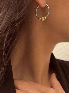 Les Favorites Pozłacane kolczyki-kreole rozmiar: onesize. Szare kolczyki Les Favorites, pozłacane. Za 130,99 zł.