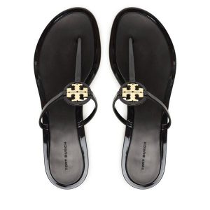 Japonki Tory Burch. Czarne klapki Tory Burch, bez wzorów, bez obcasa. Za 499,99 zł.