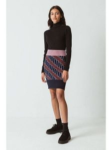 SKFK Spódnica "Maren" w kolorze czarnym rozmiar: M. Czarne spódnice SKFK, m, bez wzorów, z bawełny, mini. Za 104,99 zł.