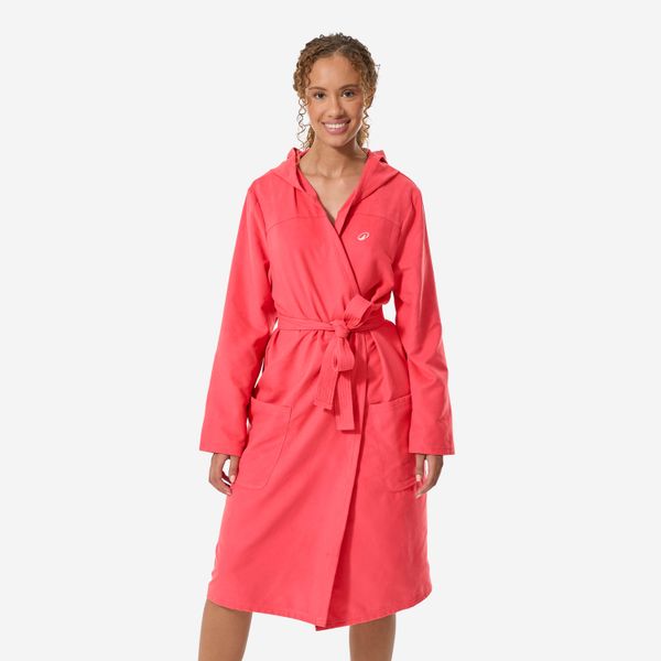 Szlafrok na basen damski Decathlon Compact z mikrofibry. Czerwone szlafroki DECATHLON, m, bez wzorów, z materiału, z kapturem. Za 79,99 zł.