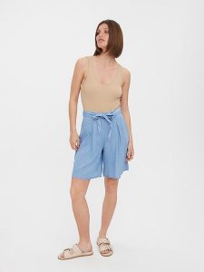 Vero Moda Bermudy "Liliana" w kolorze błękitnym rozmiar: XS. Niebieskie spodnie z wysokim stanem Vero Moda, bez wzorów, z lyocellu, z podwyższonym stanem. Za 39,49 zł.