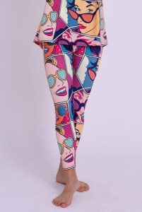 Legginsy termoaktywne – Comic Book Candy damskie. Brązowe legginsy OOSC, bez wzorów, z materiału, długie. Za 269,99 zł.