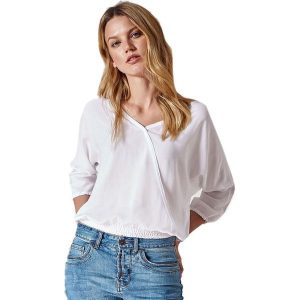 Bluzka w kolorze białym. Bluzki marki Tatuum. W wyprzedaży za 119,95 zł.