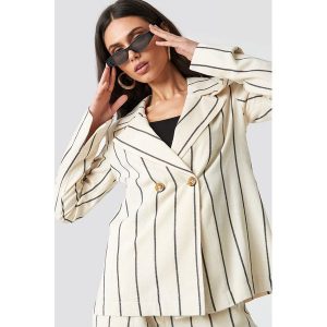 NA-KD Classic Marynarka z domieszką lnu - Beige. Marynarki i żakiety marki NA-KD Classic. W wyprzedaży za 113,58 zł.