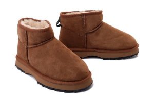 EMU AUSTRALIA W12548 Sharky Micro chestnut/black, botki damskie. Brązowe botki EMU Australia, na zimę, bez wzorów, z gumy, bez obcasa, bez zapięcia. Za 559,92 zł.