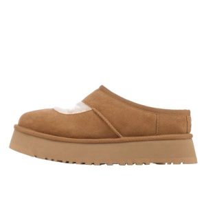 Buty do chodzenia dla dorosłych UGG Bea Mary Jane Chestnut. Brązowe buty zimowe Ugg, bez obcasa, bez zapięcia. Za 639,00 zł.