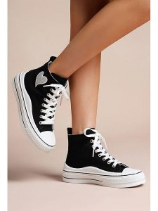 Foreverfolie Sneakersy w kolorze czarnym rozmiar: 39. Czarne trampki Foreverfolie, z aplikacjami, za kostkę, bez zapięcia. Za 131,74 zł.
