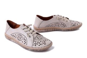 MANITU 840133-08 beige, półbuty damskie. Brązowe półbuty Manitu, na lato, w ażurowe wzory, ze skóry, bez obcasa, bez zapięcia. Za 255,92 zł.