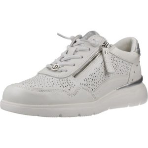 Buty CARMELA 163096C Biały. Białe buty trekkingowe Carmela, ze skóry, bez zapięcia. Za 411,99 zł.