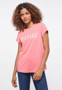 MUSTANG Alina C Logo Tee Damski T-shirt Tea Rose 1013222 8142. Czerwone t-shirty Mustang, xl, bez wzorów, bez kołnierzyka, bez ramiączek. Za 69,99 zł.