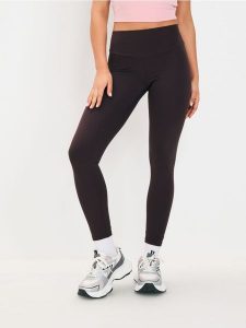 Legginsy GYM HARD - fioletowy. Fioletowe legginsy Sinsay, bez wzorów. Za 39,99 zł.