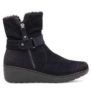 Botki Clara Barson. Czarne botki Clara Barson, bez wzorów, bez obcasa, na koturnie, bez zapięcia. Za 159,99 zł.