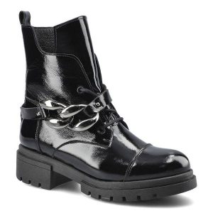Botki damskie Karino, ze skóry naturalnej lakierowanej z gładką cholewką elastyczną wstawką ułatwiającą dopasowanie ozdobnym metalowym łańcuchem oraz. Czarne botki Karino, na jesień, bez wzorów, ze skóry, bez obcasa, na obcasie, bez zapięcia. Za 329,00 zł.