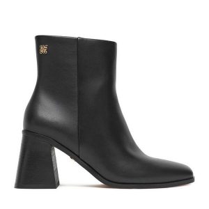 Botki Nine West. Czarne botki Nine West, bez wzorów, bez obcasa, na słupku, bez zapięcia. Za 279,99 zł.