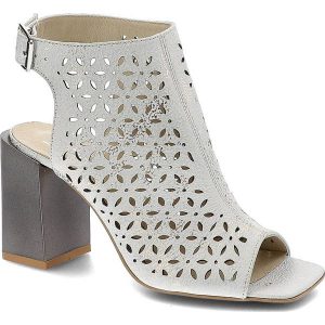 Białe Sandały Clasicco Modne Buty Damskie. Białe sandały Clasicco, w ażurowe wzory, z nubiku, bez obcasa, na obcasie, bez zapięcia. Za 249,00 zł.