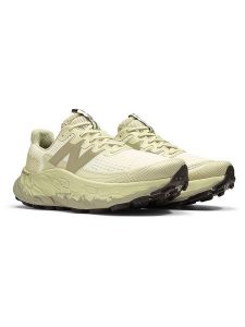 New Balance Buty "Fresh Foam X More v5" w kolorze beżowym do biegania rozmiar: 42,5. Brązowe buty sportowe New Balance, bez wzorów, z materiału, bez zapięcia, do biegania. Za 421,67 zł.
