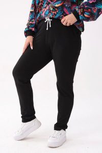 Czarne spodnie dresowe Klara XXL OVERSIZE JESIEŃ. Czarne spodnie dresowe Moda Size Plus Iwanek, na jesień, s, bez wzorów, z bawełny. Za 159,90 zł.