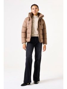 Garcia Kurtka zimowa w kolorze jasnobrązowym rozmiar: L. Brązowe kurtki Garcia, na zimę, l, bez wzorów, z puchu, bez kaptura. Za 422,05 zł.