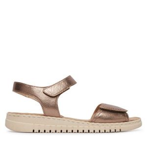 Sandały Caprice. Brązowe sandały Caprice, bez wzorów, bez obcasa, na płaskiej podeszwie, bez zapięcia. Za 299,99 zł.