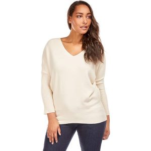 Sweter w kolorze beżowym. Brązowe swetry oversize marki Cashmere Curve, z kaszmiru. W wyprzedaży za 129,95 zł.