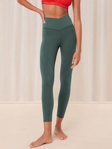 Triumph Legginsy sportowe "Cardio" w kolorze zielonym rozmiar: L. Zielone legginsy Triumph, bez wzorów, z materiału. Za 122,96 zł.