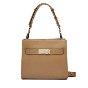 Torebka Tommy Hilfiger. Czarne torebki klasyczne TOMMY HILFIGER, bez wzorów, bez dodatków. Za 599,99 zł.