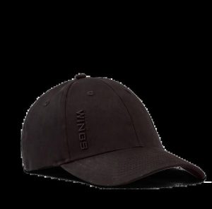 Czapka z daszkiem WINGS UNLEASH BLACK. Czarne czapki WINGS, bez wzorów, z bawełny, eleganckie. Za 49,90 zł.