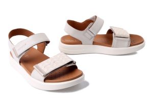 GEOX D XAND 2SE D45PAE 04304 C5322 lt sand, sandały damskie. Brązowe sandały Geox, bez wzorów, bez obcasa, bez zapięcia. Za 363,93 zł.