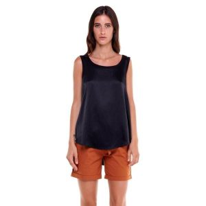 Satynowy top damski w kolorze czarno-białym. Czarne topy LEONE 1947 APPAREL, bez wzorów, z satyny, sportowe, bez kołnierzyka, bez ramiączek. Za 84,16 zł.