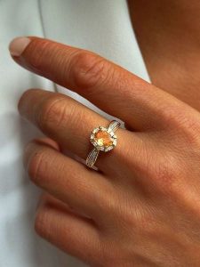 Les Petites Précieuses Pozłacany pierścionek z cyrkoniami i cytrynem rozmiar: 60. Żółte pierścionki Les Petites Précieuses, z cyrkonią, pozłacane. Za 256,09 zł.