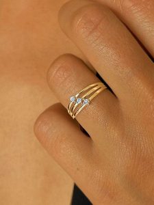 DIA DIAMONDS Pozłacany pierścionek z diamentami rozmiar: 58. Żółte pierścionki DIA DIAMONDS, z diamentem, pozłacane. Za 210,32 zł.