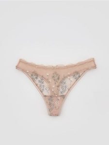 Majtki typu stringi z haftem - beżowy. Brązowe stringi Reserved, bez wzorów. Za 49,99 zł.