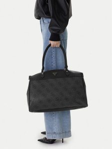 Guess Torba weekendowa TWOB86 88903 Czarny. Czarne torebki klasyczne Guess, z aplikacjami, ze skóry, bez dodatków. Za 559,99 zł.