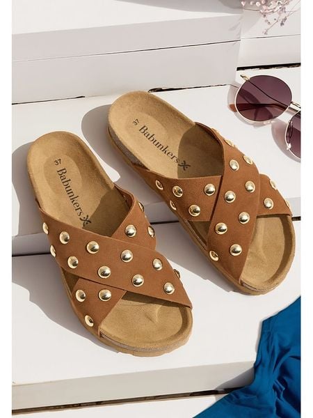 BABUNKERS Family Skórzane klapki w kolorze brązowym rozmiar: 40. Brązowe klapki BABUNKERS Family, bez wzorów, z otwartym noskiem, bez obcasa. Za 215,45 zł.