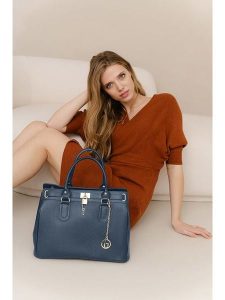 Lia Biassoni Skórzana torebka "Nure" w kolorze niebieskim - 36 x 28 x 18 cm rozmiar: onesize. Niebieskie torebki klasyczne Lia Biassoni, bez wzorów, z materiału, przez ramię, bez dodatków. Za 304,99 zł.