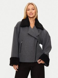 Karen by Simonsen Kurtka przejściowa Ragnu 10105195 Szary Loose Fit. Szare kurtki Karen by Simonsen, bez wzorów, z syntetyku, bez kaptura. Za 559,00 zł.