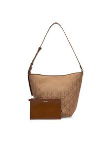 Calvin Klein Torebka Emblem Aop Jacquard Camera Bag LV04F3535G Brązowy. Brązowe torebki klasyczne Calvin Klein, bez wzorów, z materiału, bez dodatków. Za 529,99 zł.