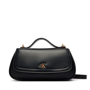 Torebka Calvin Klein. Czarne torebki klasyczne Calvin Klein, bez wzorów, bez dodatków. Za 409,99 zł.